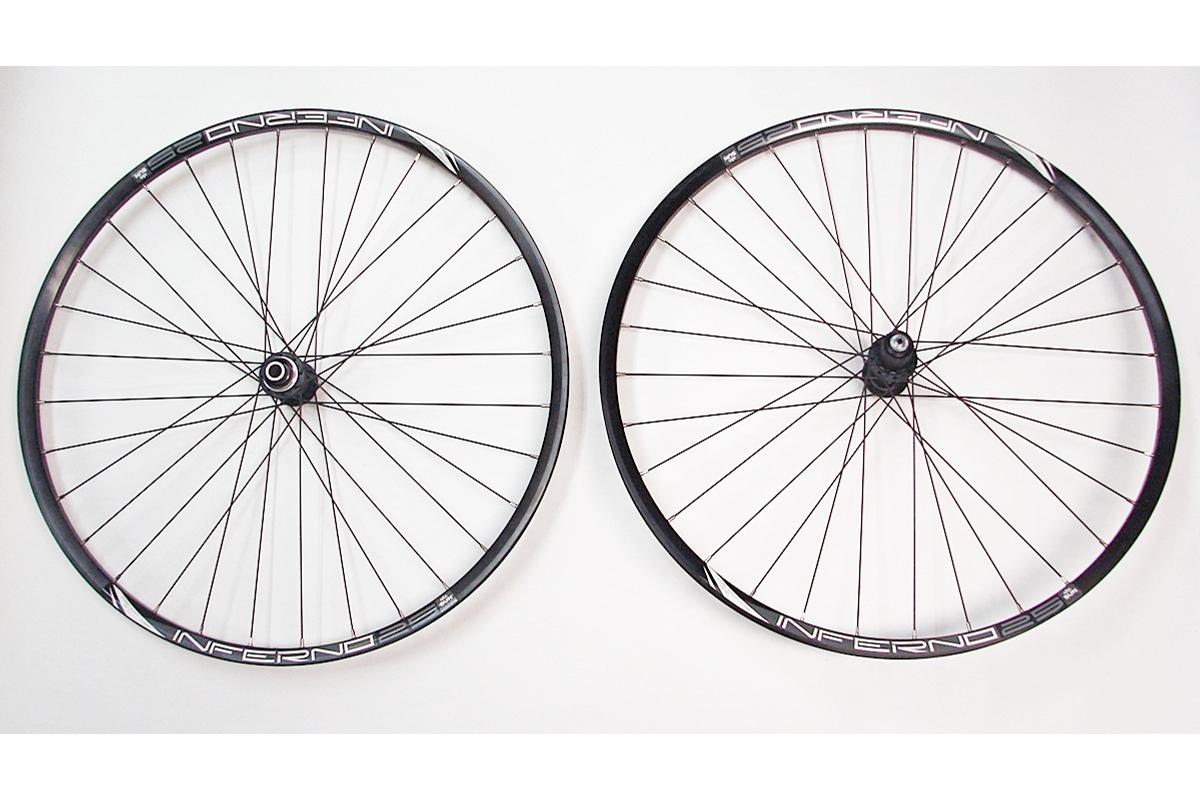 Sun-Ringlé Inferno 25 Shimano Deore XT HB-M788 / FH-M785 29 MTB kerékszett